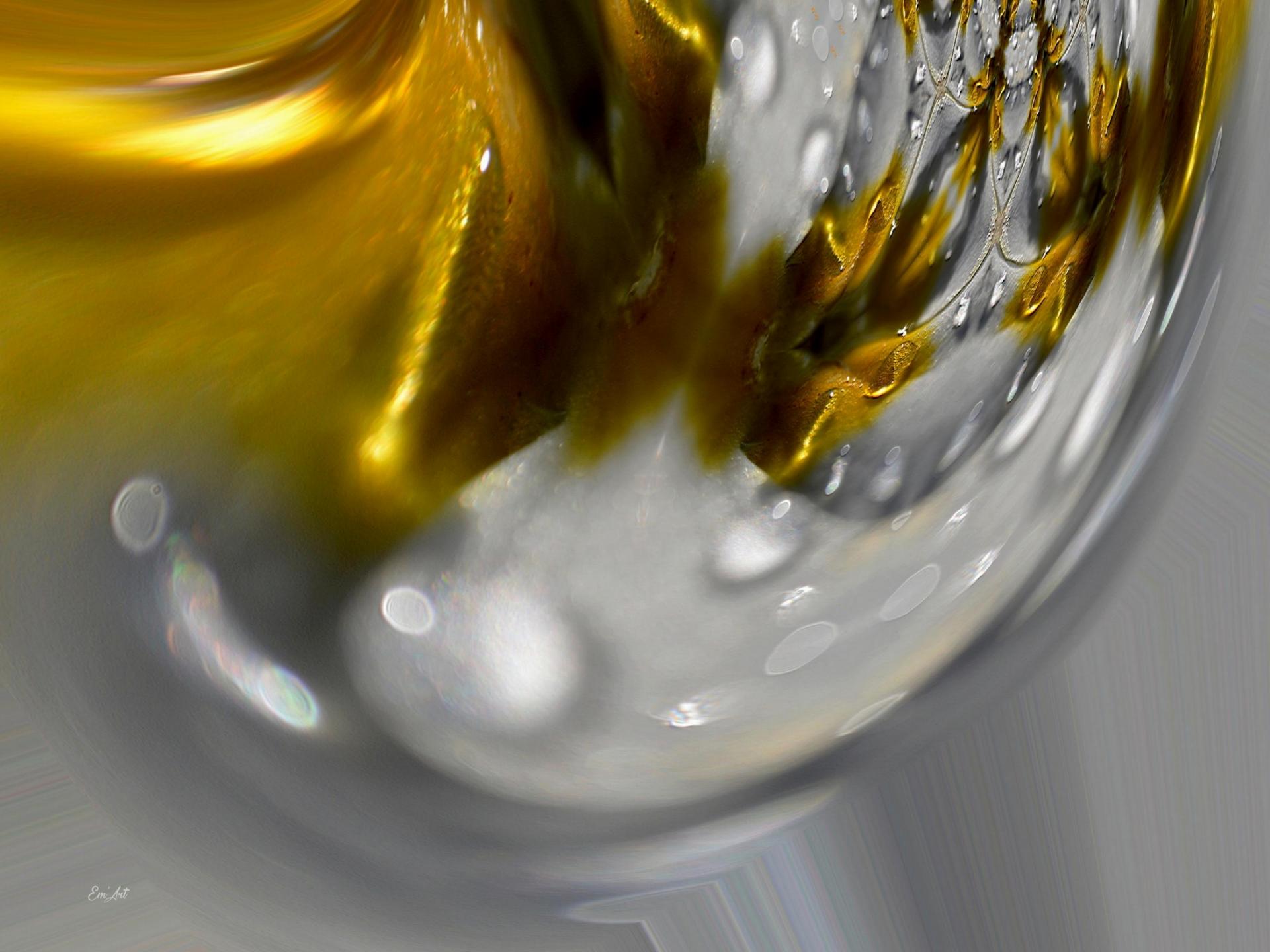 Drop of Gold, abstract photography by Emmanuelle Baudry