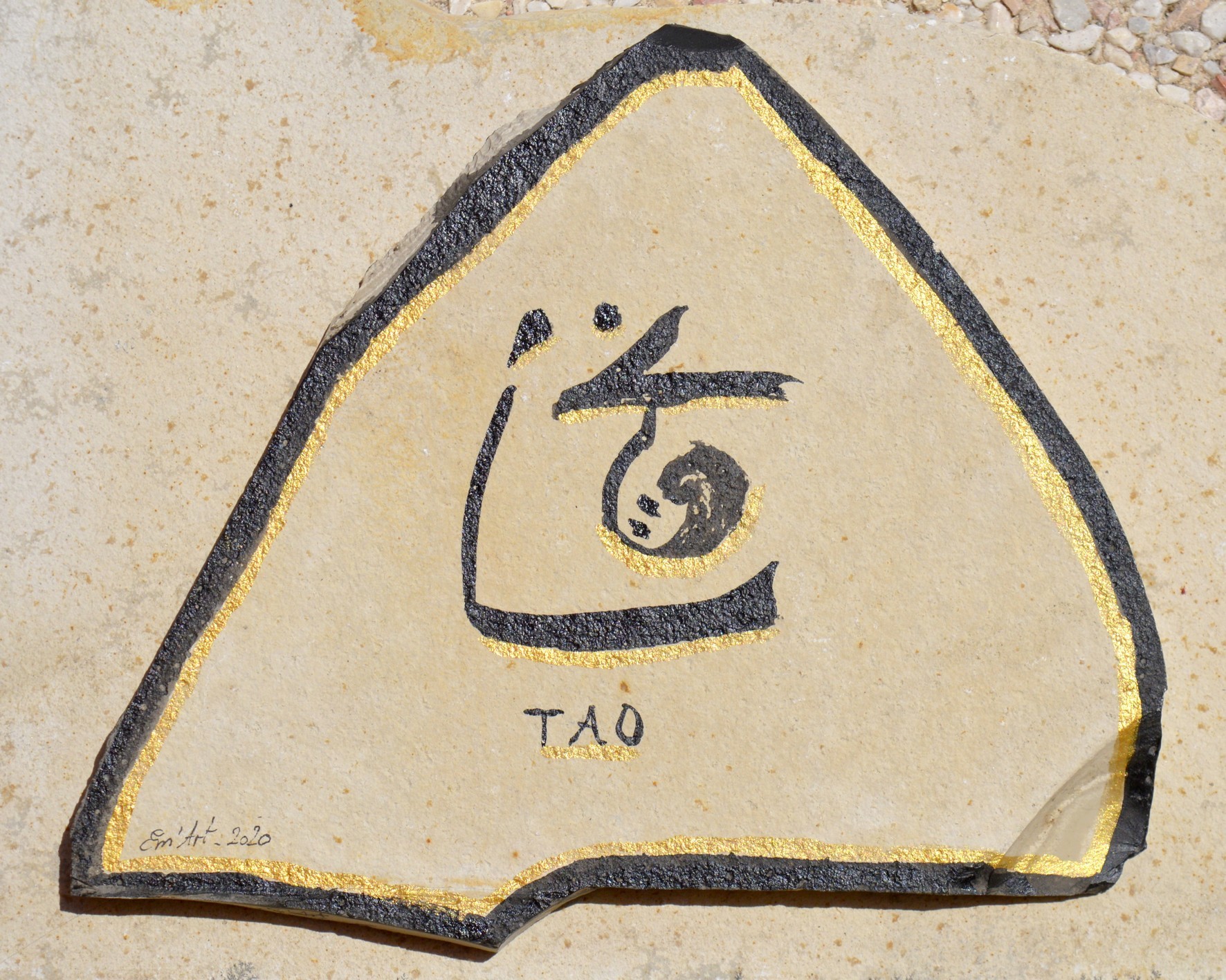 Tao, face A, india ink drawing on flat stone by Emmanuelle Baudry